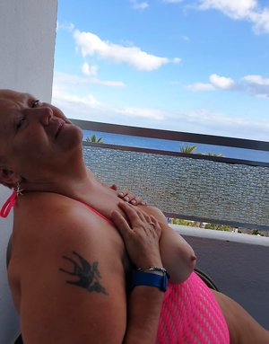 TAC Amateurs invites you to browse their free pictures with Valgasmic Exposed xxx gallery 271520