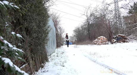 Got 2 Pee invite you to explore a free pics with Cynthia Vellons in watersport action