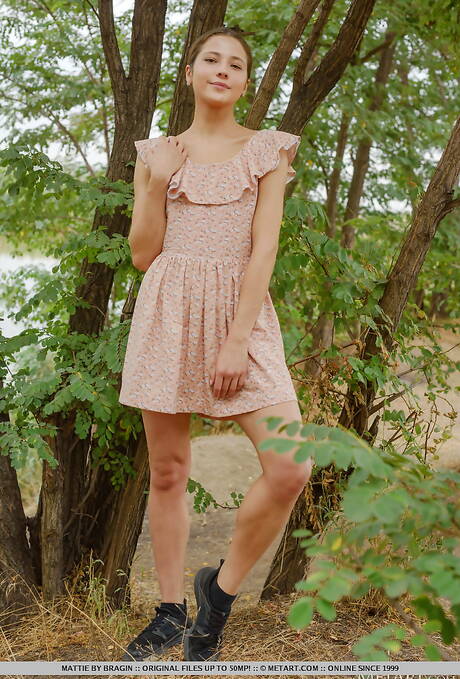 Met Art pleased to share with you a free gallery with Mattie exhibit nice form